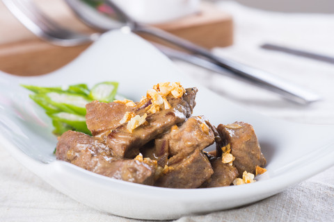 Ilustrasi makanan basi yang berlendir. Foto: richardernestyap/Shutterstock