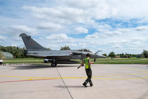 Prajurit TNI AU sukses terbangkan Rafale di Prancis. Foto: TNI AU