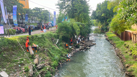 Suasana Gerakan Bersih Sungai Cipinang di Kantor Kementerian Lingkungan Hidup, Jatinegara, Jakarta Timur, Sabtu (27/9).  Foto: Nasywa Athifah/kumparan