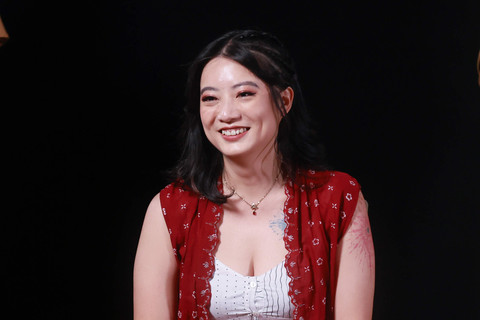 Artis Leony saat konferensi pers film Air Mata Diujung Sajadah 2 di Plaza Senayan, Jakarta, Jumat, (26/9/2025).  Foto: Agus Apriyanto