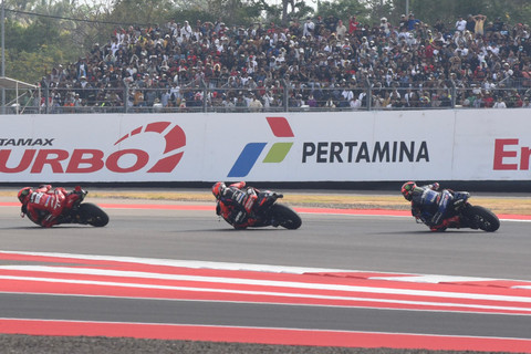 Para pembalap MotoGP saat berlaga di Pertamina Mandalika International Circuit, Lombok, Nusa Tenggara Barat. Foto: Dok. Pertamina
