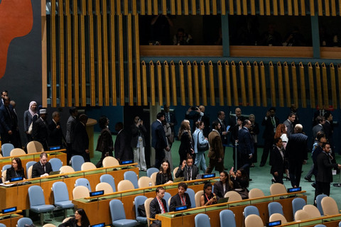 Momen para delegasi dari berbagai negara melakukan aksi walk out saat PM Israel Benjamin Netanyahu pidato di PBB. Foto: Jeenah Moon/REUTERS