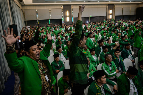Sejumlah kader Partai Persatuan Pembangunan (PPP) bersitegang saat terjadi kericuhan usai pembukaan Muktamar ke-10 PPP di Jakarta, Sabtu (27/9/2025).  Foto: ANTARA FOTO/Putra M. Akbar