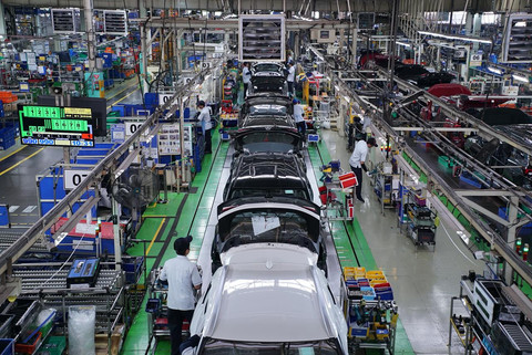 Proses perakitan mobil Toyota di Karawang Plant. Foto: dok. TMMIN