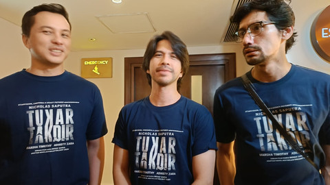 Para pemeran film Tukar Takdir, Nicholas Saputra, Aryo Wahab, dan Revaldo. Foto: Masruroh/Basra