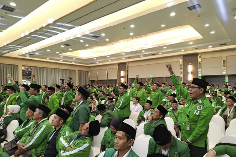 Pidato Plt. Ketua Umum PPP Muhammad Mardiono terhenti beberapa kali karena para kader berdiri dan meneriakkan yel-yel dalam Pembukaan Muktamar ke-10 Partai Persatuan Pembangunan (PPP) di Jakarta, Sabtu (27/9/2025). Foto: Aria Ananda/ANTARA