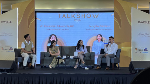 Public Figure dan Mom's Influencer, Nagita Slavina, Dokter Spesialis Gizi, dr. Consistania Ribuan, Sp.GK, AIFO-K, FINEM dan Chief Executive Officer RAVELLE, Wei Li dalam acara RAVELLE FIVE5TIVAL di Citywalk Gajah Mada, Glodok, Jakarta, Minggu (28/9). Foto: Gitario Vista Inasis/kumparan