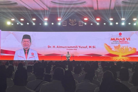 Presiden PKS Almuzzammil Yusuf saat berpidato dalam agenda Munas VI PKS di Hotel Sultan, Jakarta, Minggu (28/9/2025). Foto: Fadhil Pramudya/kumparan