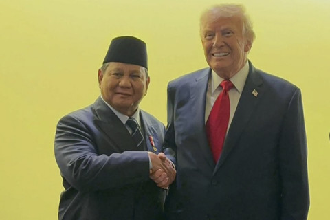 Presiden RI Prabowo Subianto bersalaman dengan Presiden AS Donald Trump di New York. Foto: Instagram/ @prabowo