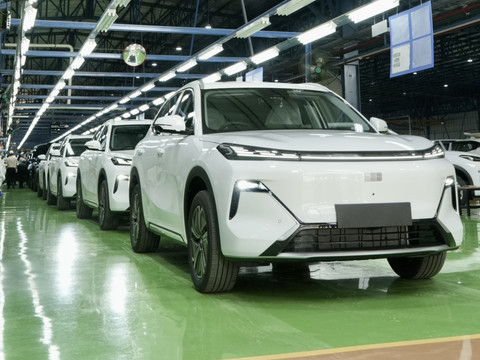 Lini produksi Geely di PT Handal Indonesia Motor. Foto: dok. Geely