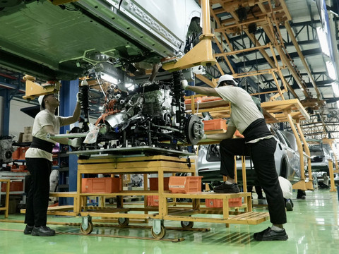 Lini produksi Geely di PT Handal Indonesia Motor. Foto: dok. Geely