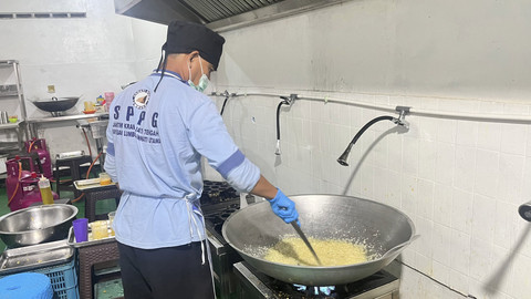 Suasana proses pengolahan MBG di SPPG Kramat Jati Tengah 1, Jakarta Timur, Selasa (30/9/2025). Foto: Nasywa Athifah/kumparan