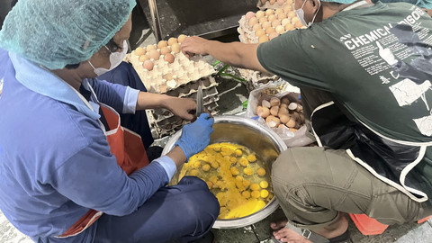 Suasana proses pengolahan MBG di SPPG Kramat Jati Tengah 1, Jakarta Timur, Selasa (30/9/2025). Foto: Nasywa Athifah/kumparan