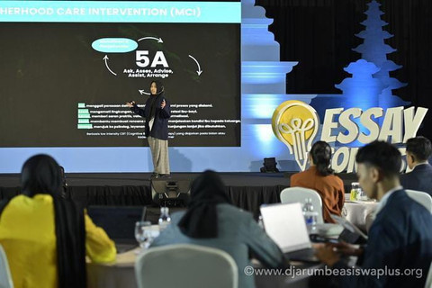 Utin menjelaskan tentang Motherhood Care Intervention (MCI). Foto: Dok. Istimewa