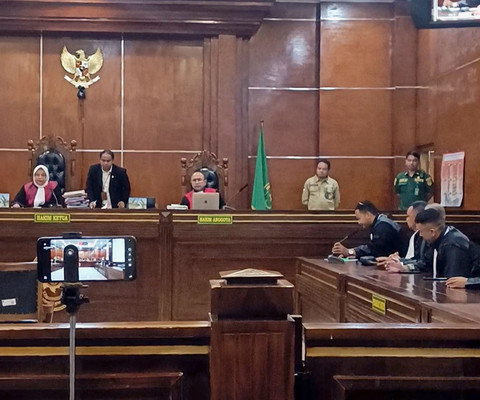 Sidang putusan kasus pencemaran nama baik terhadap Hotman Paris yang menjerat Razman Arif Nasution diwarnai aksi walk out, PN Jakarta Utara, Selasa (30/9/2025).    Foto: Giovanni/kumparan