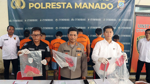 Rilis kasus kriminal yang terjadi di Kota Manado oleh Polresta Manado. Kapolresta Manado, Kombes Pol Irham Halid (tengah) memimpin rilis tersebut. (foto: istimewa)