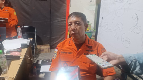 Kepala Kantor Sar Surabaya, Nanang Sigit, di Crisis Center Post Dormitory Dormin Ponpes al-Khoziny, Distrik Buduran, Sidoarjo, Selasa (30/9/2025) Foto: FARUSMA OKTA Verdian/Kumparan/Kumparan