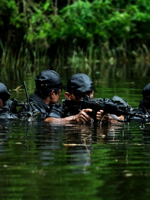 Iko Uwais debut jadi sutradara lewat film Timur.  Foto: Dok. Uwais Pictures
