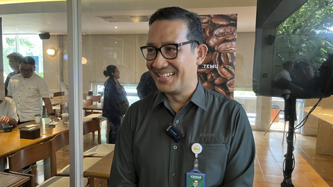 Direktur Operasi PT Citilink Indonesia, Captain Arry Kalzaman dalam acara "The Grand Launching of Drip Bag Collaboration .TEMU x Citilink" yang digelar di kawasan SCBD, Jakarta pada Rabu (1/10/2025). Foto: Gitario Vista Inasis/kumparan
