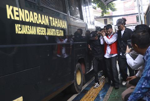 Terdakwa Vadel Badjideh saat tiba untuk menjalani sidang putusan di Pengadilan Negeri Jakarta Selatan, Jakarta, Rabu, (1/10/2025). Foto: Agus Apriyanto