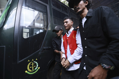 Terdakwa Vadel Badjideh saat tiba untuk menjalani sidang putusan di Pengadilan Negeri Jakarta Selatan, Jakarta, Rabu, (1/10/2025). Foto: Agus Apriyanto