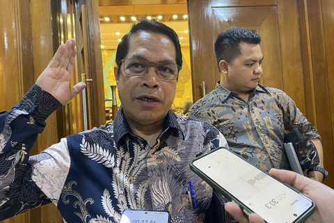 Direktur Jenderal Minyak dan Gas Bumi Kementerian ESDM, Laode Sulaeman, saat ditemui di Kompleks Parlemen, Senayan, Rabu (1/10/2025). Foto: Muhammad Fhandra Hardiyon/kumparan