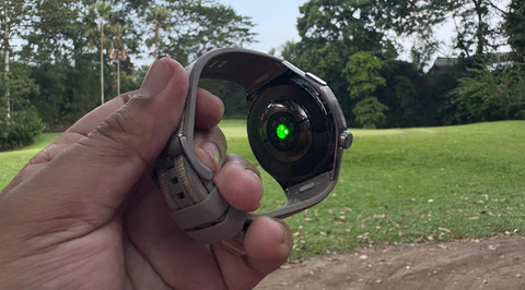 Huawei Watch GT 6 Pro. Foto: kumparan/Habib Allbi Ferdian