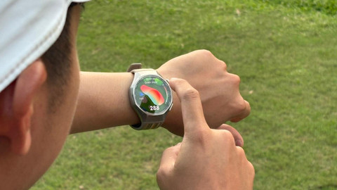 Huawei Watch GT 6 Pro. Foto: kumparan/Habib Allbi Ferdian