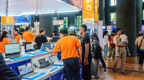 Salah-satu tenant yang menawarkan produk laptopnya di Yogyakomtek 2025. Foto: Dok. Yogyakomtek