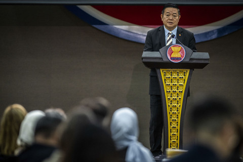 Sekretaris Jenderal ASEAN Kao Kim Hourn memberikan sambutan saat pembukaan KTT Think Tank ASEAN (ATTS) ke-2 di Nusantara Hall, Sekretariat ASEAN, Jakarta, Kamis (2/10/2025). Foto: Bayu Pratama S/ANTARA FOTO