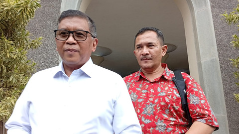 Ketua Pansus Raperda Penyelenggaraan Riset, Invensi, dan Inovasi Daerah DPRD DIY, Eko Suwanto dan Sekjen PDIP, Hasto Kristiyanto . Foto: Dok. Istimewa