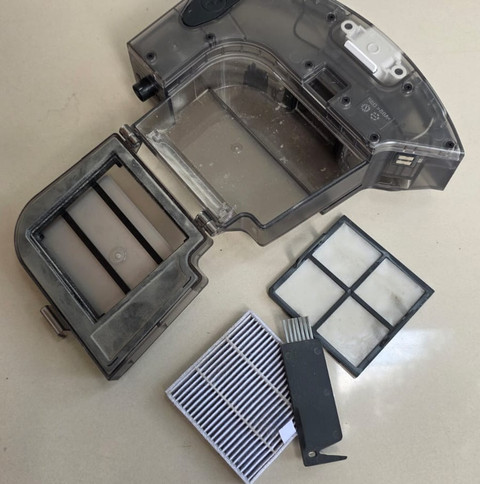 Komponen HEPA filter dapat dibuka untuk kemudian dibersihkan. Foto: kumparan