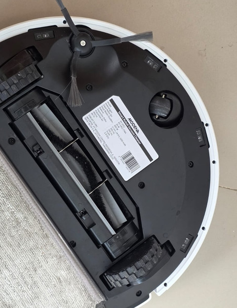 Bagian bawah MODENA RV 3452 ITWA terdapat sikat penyapu utama, sikat penyapu samping, sampai kain pel yang bisa dilepas-pasang. Foto: kumparan