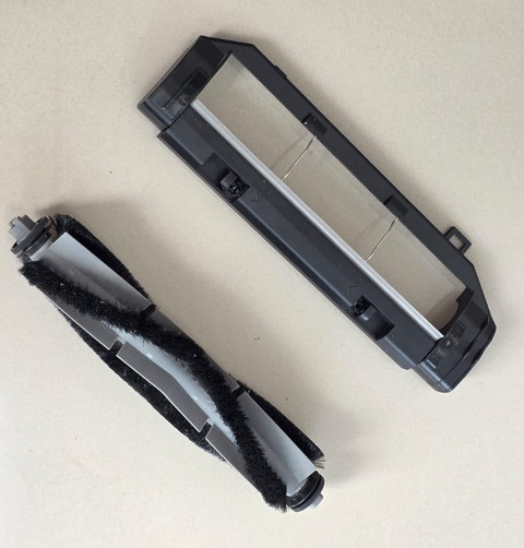 Komponen sikat penyapu utama dan penutupnya perlu dibuka untuk melakukan perawatan rutin. Foto: kumparan