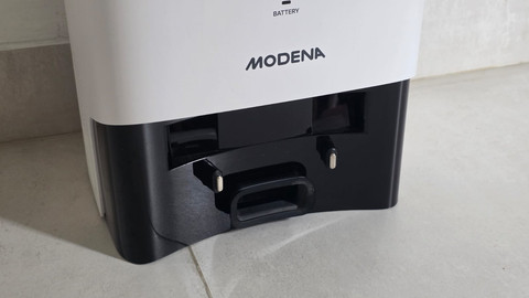 Magnet pengisi daya baterai pada charging station MODENA RV 3452 ITWA. Foto: kumparan
