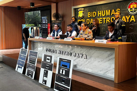 Konferensi Pers terkait pengungkapan kasus ilegal akses dan manipulasi data di Polda Metro Jaya, Jakarta, Kamis (2/10/2025). Foto: Rayyan Farhansyah/kumparan