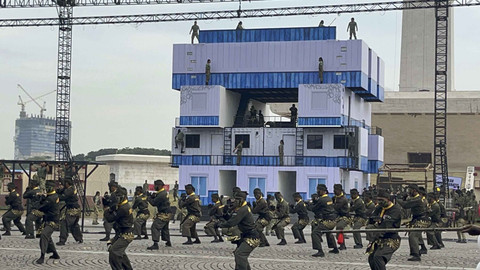 Suasana Gladi Bersih HUT TNI ke-80 di Monas, Jakarta Pusat, Jumat (3/10/2025). Foto: Rayyan Farhansyah/kumparan