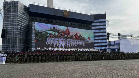 Suasana Gladi Bersih HUT TNI ke-80 di Monas, Jakarta Pusat, Jumat (3/10/2025). Foto: Rayyan Farhansyah/kumparan