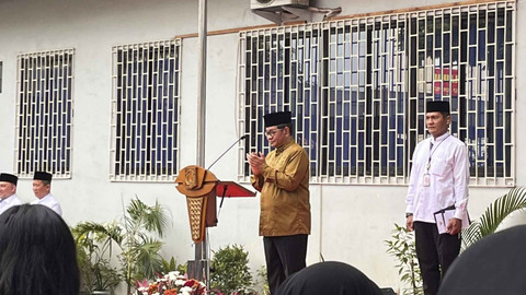 Gubernur DKI Jakarta Pramono Anung saat diwawancarai di SMP Strada Santo Fransiskus Xaverius 1, Koja, Jakarta Utara, Jumat (3/10/2025). Foto: Nasywa Athifah/kumparan