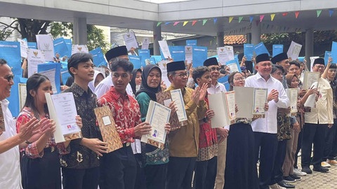 Gubernur DKI Jakarta Pramono Anung saat diwawancarai di SMP Strada Santo Fransiskus Xaverius 1, Koja, Jakarta Utara, Jumat (3/10/2025). Foto: Nasywa Athifah/kumparan