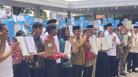 Gubernur DKI Jakarta Pramono Anung saat diwawancarai di SMP Strada Santo Fransiskus Xaverius 1, Koja, Jakarta Utara, Jumat (3/10/2025). Foto: Nasywa Athifah/kumparan