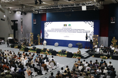 Gubernur Jabar, Dedi Mulyadi saat peresmian 5.957 Posbankum di Gedung Sabuga Bandung, Kamis (02/10/2025). Foto: Dok. Istimewa
