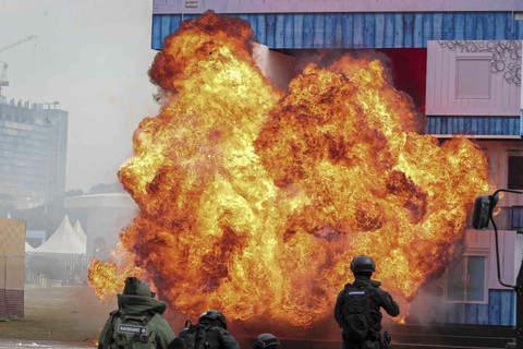 Sejumlah prajurit TNI mengikuti gladi bersih dalam rangka Hari Ulang Tahun (HUT) ke-80 Tentara Nasional Indonesia (TNI) di Lapangan Silang Monumen Nasional (Monas), Gambir, Jakarta Pusat, Jumat (3/10/2025). Foto: Iqbal Firdaus/kumparan