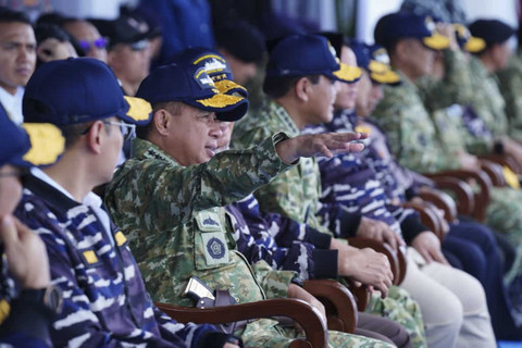 Panglima TNI Jenderal TNI Agus Subiyanto mendampingi Presiden Republik Indonesia, Prabowo Subianto, dalam kegiatan Presidential Inspection yang digelar di perairan Teluk Jakarta, Kamis (2/10/2025). Foto: Dok. Puspen TNI