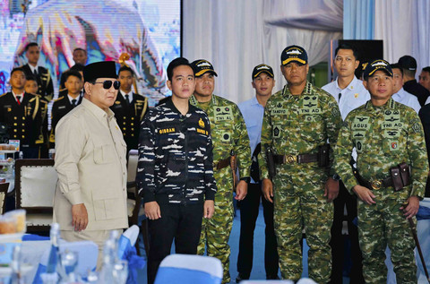 Panglima TNI Jenderal TNI Agus Subiyanto mendampingi Presiden Republik Indonesia, Prabowo Subianto, dalam kegiatan Presidential Inspection yang digelar di perairan Teluk Jakarta, Kamis (2/10/2025). Foto: Dok. Puspen TNI
