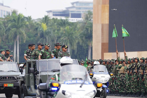 Panglima TNI Jenderal TNI Agus Subiyanto meninjau secara langsung pelaksanaan geladi kotor dalam rangka persiapan upacara puncak Hari Ulang Tahun (HUT) ke-80 TNI di Monumen Nasional (Monas), Jakarta, Senin (29/6/2025). Foto: Dok. Puspen TNI