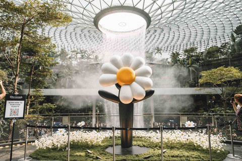 Pameran imersif UBERMENSCH G-Dragon hadir di Bandara Changi Singapura. Foto: X/ @ChangiAirport