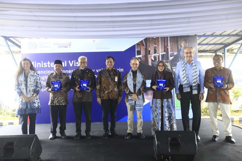 OJK dan Wapres Swiss Guy Parmelin tinjau peternakan di Pengalengan, Bandung. Foto: Dok. OJK