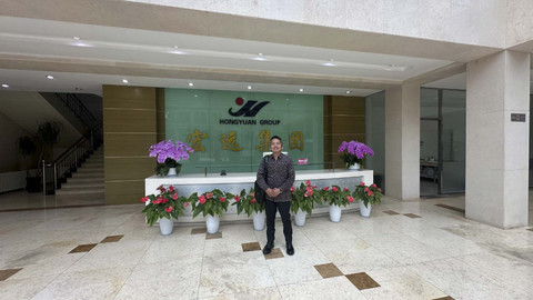 Taufiq Supriadi, Ketua RT 8/RW 4 Malaka Jaya, Jakarta Timur, diundang tampil di stasiun TV pemerintah China, CCTV.  Foto: Dok. Istimewa