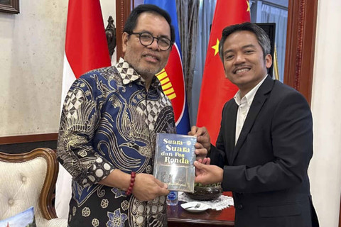 Taufiq Supriadi, Ketua RT 8/RW 4 Malaka Jaya, Jakarta Timur, diundang tampil di stasiun TV pemerintah China, CCTV.  Foto: Dok. Istimewa